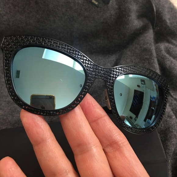 100% authentic Marc Jacobs Perforated Metal Mirrored Sunglasses - Picture 4 of 10